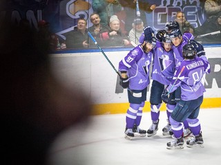 Hokejisti Slovana po strelení gólu.