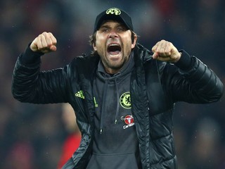 Antonio Conte tiahne Chelsea k titulu.