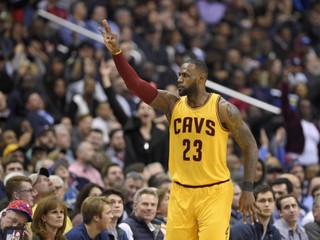 Hviezda Clevelandu Cavaliers LeBron James počas zápasu s Washingtonom.
