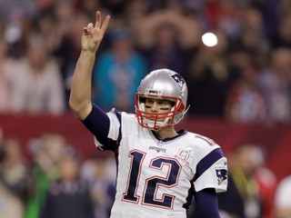 Tomovi Bradymu po zápase zmizol zo šatne jeho víťazný dres s číslom 12.