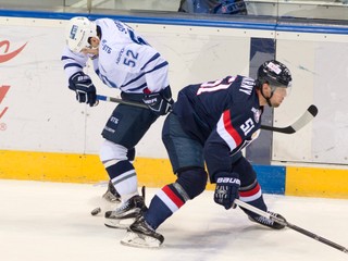 Jedným z hráčov, ktorý by mohol dohrať sezónu v inom drese, je Ivan Švarný (vpravo). Zaujíma sa oňho Nitra.