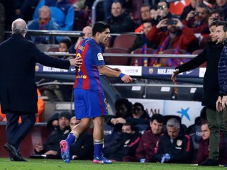 Uruguajský futbalista Luis Suarez neuspel s odvolaním a nezahrá si vo finále španielskeho Kráľovského pohára, v ktorom sa jeho tím FC Barcelona stretne s Alavésom (27. mája).