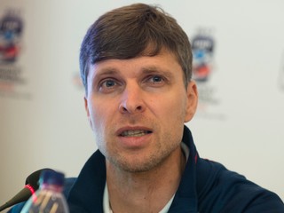 Na snímke tréner reprezentácie U18 Norbert Javorčík.