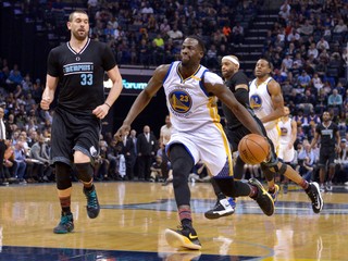 Draymond Green (v popredí).