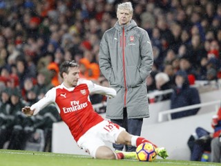 Wenger mi naznačoval, že jeho koniec v klube sa blíži, tvrdí bývalý hráč Arsenalu
