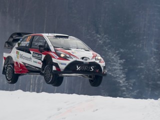 Jari-Matti Latvala ide vo Švédsku zatiaľ výborne.