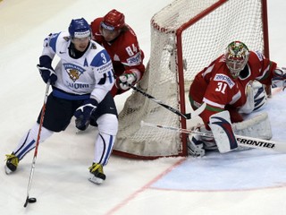 Petteri Nummelin (v bielom).