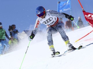 Veronika Velez-Zuzulová na trati počas súťaže tímov na MS vo švajsčiarskom St. Moritzi.