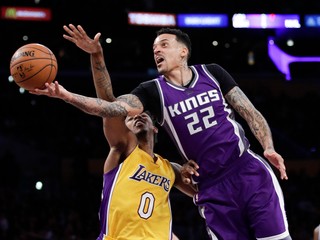 LA Lakers prehrali o jediný bod so Sacramentom - 96:97.