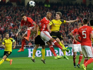 Futbalisti portugalského mužstva Benfica Lisabon úspešne vstúpili do osemfinále Ligy majstrov, triumfovali v utorkovom domácom stretnutí nad nemeckou Borussiou Dortmund tesne 1:0.