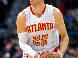 Kyle Korver sa stal len siedmym basketbalistom v histórii NBA s 2-tisíc úspešnými trojbodovými strelami.