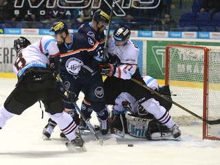 Zápas Košíc s Banskou Bystricou priniesol veľa tvrdých súbojov.