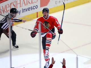 19. februára 2017. Richard Pánik oslavuje svoj gól v zápase hokejovej NHL Chicago Black Hawks - Edmonton Oilers.