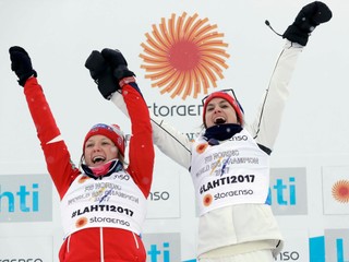 Majsterkami sveta v tímšprinte klasickou technikou sa stali Nórky v zložení Heidi Wengová a Maiken Caspersen Fallová.