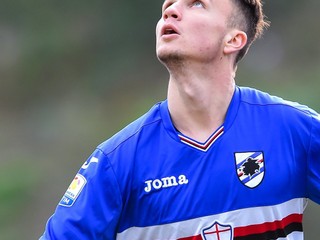 Sedel na lavičke už aj v zápase Serie A. Sampdoria predĺžila zmluvu s mladým Slovákom