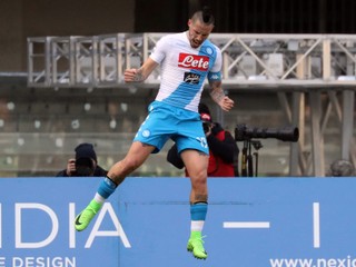  Na snímke slovenský stredopoliar Neapola Marek Hamšík oslavuje svoj gól v zápase 25. kola talianskej futbalovej Serie A Chievo Verona - SSC Neapol.