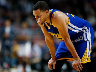 Sklamaná hviezda Warriors Stephen Curry.