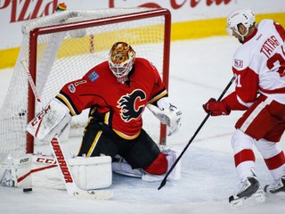 Tomáš Tatar v zápase proti Calgary Flames.