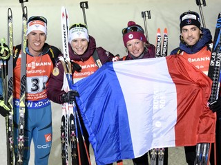 Francúzski biatlonisti zľava Fillon Maillet, Anais Bescondová, Dorin-Habertová a Simon DesthieuxFrancúzski biatlonisti zľava Fillon Maillet, Anais Bescondová, Dorin-Habertová a Simon Desthieux.