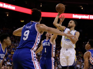 Stephen Curry (vpravo).