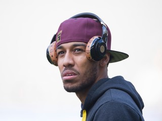 Pierre-Emerick Aubameyang má svalové zranenie.