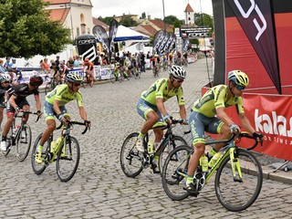 Vlani sa spoločný šampionát uskutočnil v českom Kyjove. Ovládol ho napokon Juraj Sagan (vpravo) pred bratom Petrom (druhý sprava).