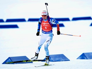Fínska biatlonistka Mari Laukkanenová sa v sobotu v nórskom Osle-Holmenkollene napriek jednej chybe na strelnici stala víťazkou stíhacích pretekov na 10 km v rámci záverečného 10. podujatia zarátaného do Svetového pohára 2016/2017.