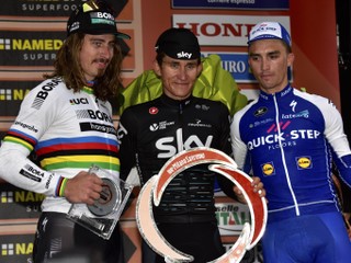 Sagan roztrhal pelotón, vo finiši Miláno - San Remo ho však zdolal Kwiatkowski