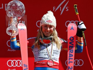 Mikaela Shiffrinová získala za sezónu 2016/2017 veľký krištáľový glóbus.