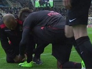 Balotelli zmeškal úvod zápasu. Mal príliš silno uviazané šnúrky