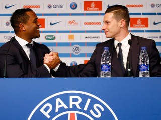 Patrick Kluivert (vľavo) je v súčasnosti športovým riaditeľom PSG.