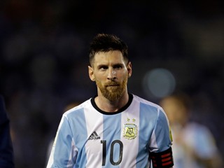 Messi dostal štvorzápasový dištanc. Urazil rozhodcu