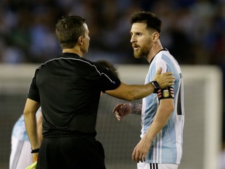 Lionel Messi mal v medzištátnom súboji Argentíny a Čile uraziť rozhodcu, za čo dostal štvorzápasový dištanc. V ďalšom zápase však môže nastúpiť.