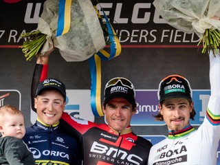 Peter Sagan (vpravo) skončil napokon na pretekoch Gent - Wevelgem tretí.
