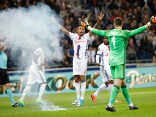 Zápas medzi Lyonom a Besiktasom poznačili výtržnosti.