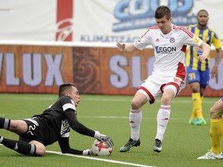 Hráči Trenčína nedokázali prekonať brankára Mateja Slávika.