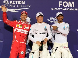Zľava Sebastian Vettel, Valtteri Bottas a Lewis Hamilton.