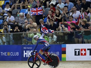 Z triumfu v bodovacích pretekoch na MS v dráhovej cyklistike sa tešila britská reprezentantka Elinor Barkerová.