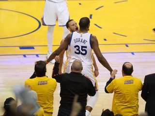 Vlaňajší finalista zvládol vstup do play-off, potiahol ho Durant