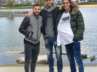 Zraneného Bartru navštívili dvaja bývalí spoluhráči z Barcelony