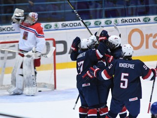 Zámorské mužstvá zostali neporazené, Slováci postúpili do štvrťfinále