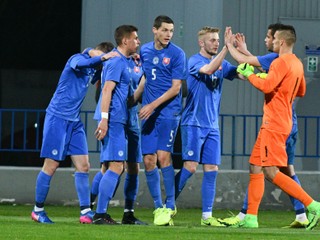 Slovenská dvadsiatka začala svoje účinkovanie víťazstvom 2:0 nad Srbskom.