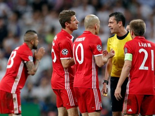 Maďarský rozhodca Kassai včera spravil niekoľko chýb na oboch stranách. Viac zrejme poškodil Bavorov. 