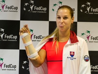 Dominika Cibulková musí mať ruku v dlahe až do pondelka.