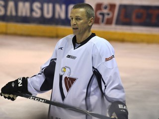 V roku 2009 si Igor Larionov zatrénoval aj s hokejistami Slovana Bratislava.