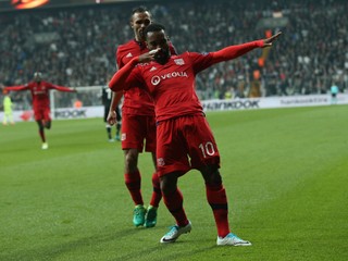 Alexandre Lacazette (v popredí).