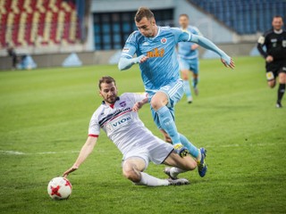 Aleksandar Čavrič (v modrom drese) možno nenastúpi v stredajšom zápase.