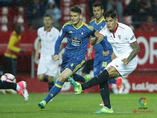 Sevilla zdolala Celtu Vigo, využila vylúčenie súperovho hráča
