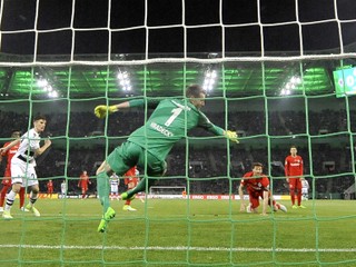 Lukáš Hradecký chytá za Eintracht Frankfurt.