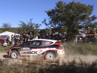 Britský automobilový jazdec Elfyn Evans si udržal líderskú pozíciu aj po 3. etape Rely Argentíny, piateho tohtosezónneho podujatia seriálu MS. 